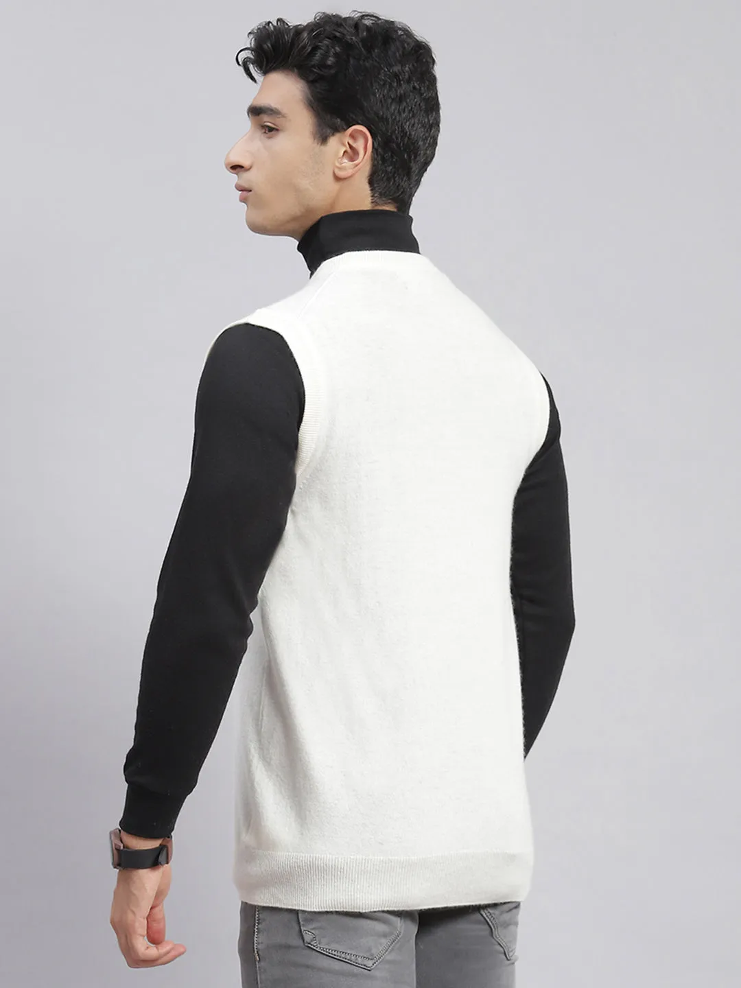 Men White Solid V Neck Sleeveless Sweaters/Pullovers