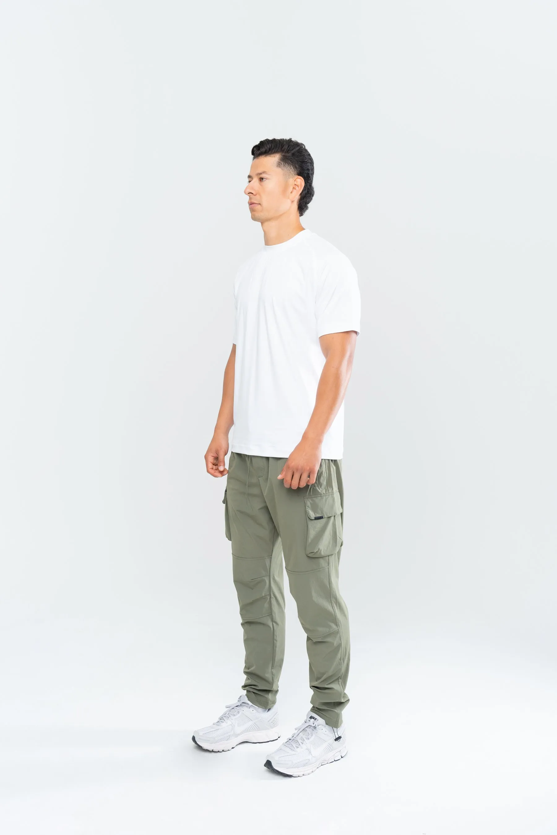 MEN'S PERFORMANCE TECH CARGO JOGGERS - OLIVE