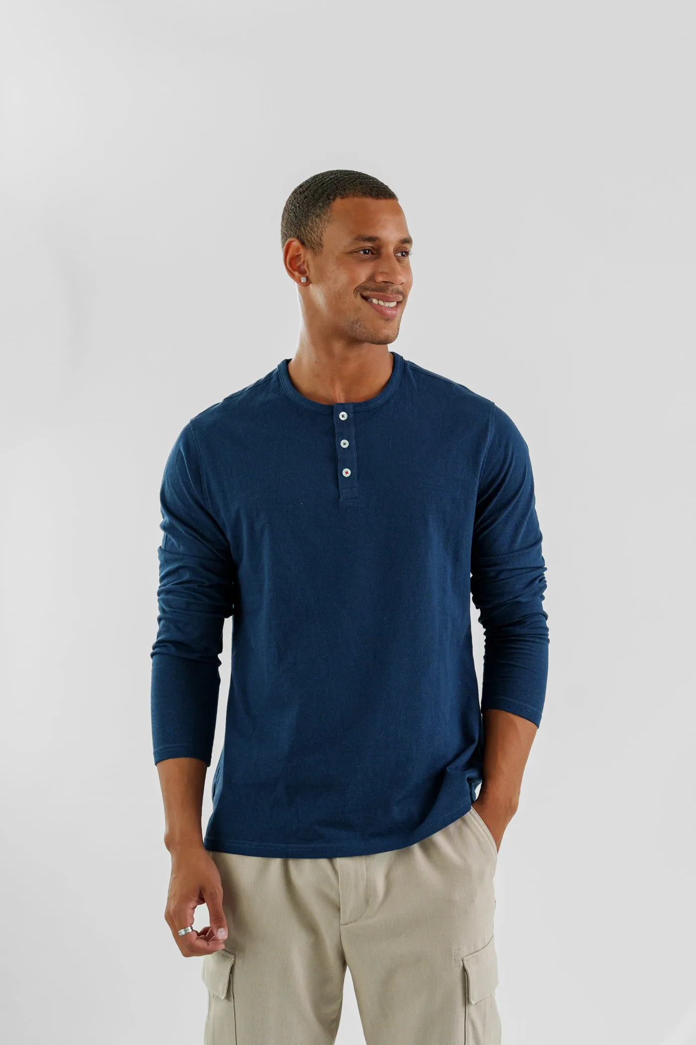 TRAILBLAZER - Navy Solid 3 Buttons Henley